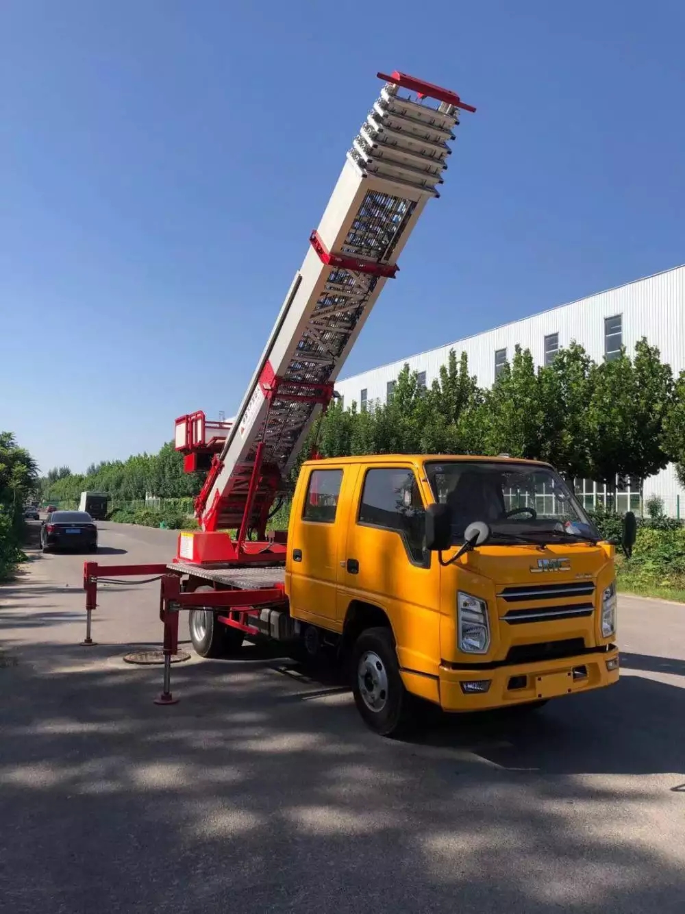 美兰附近的云梯车出租服务：轻松解决高空作业需求