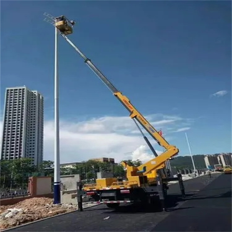 美兰维修路灯的曲臂升降车出租