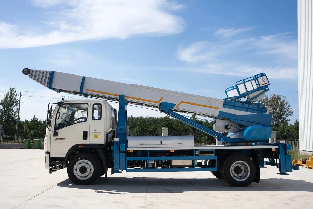 美兰云梯上料车租赁费用