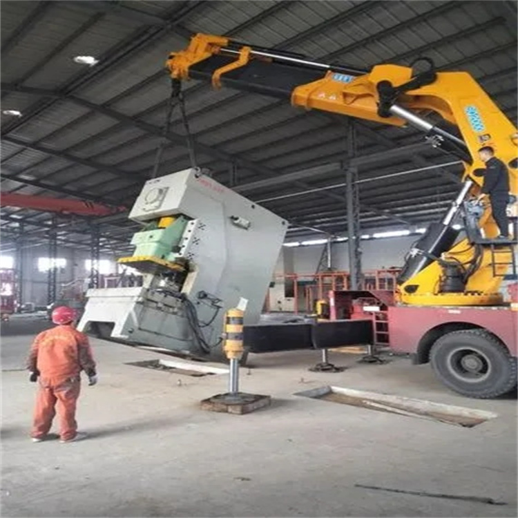 美兰80吨折臂吊车出租附近电话