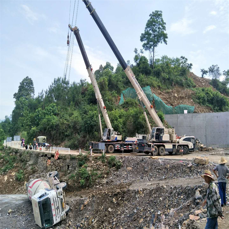 美兰汽车掉沟里叫吊车救援要多少钱